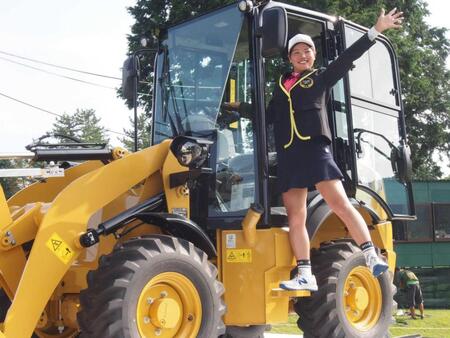 桜井心那　２年ぶり優勝　仲良し吉田弓美子キャディーの“圧”でスーパーショット決め最大６人のＰＯ回避「本当に心強かった」