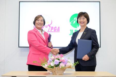 　４８年ぶりの台湾開催を発表するＴＬＰＧＡ　劉依貞理事長（左）とＪＬＰＧＡ・小林浩美会長（提供：ＪＬＰＧＡ）