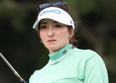 【写真】人気女子ゴルファー　仲良しコンビが「お揃いの服で前夜祭」美の競演に反響「美女２人」「可愛すぎ」