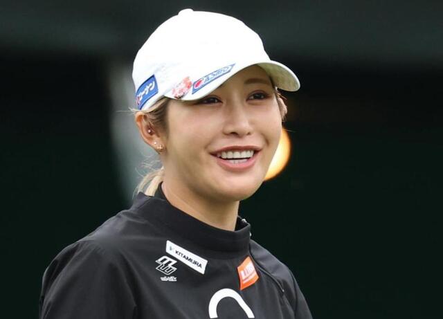 金田久美子「ない胸張って言える」と投稿 Tシャツにプリントされた