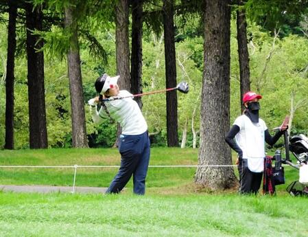 女子ゴルフ　史上最長コースで青木瀬令奈が“飛ばさずに”上位スタート