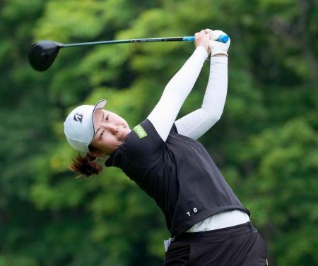 　第２日、通算７アンダーで４位のアマチュアの中沢瑠来＝北海道ＣＣ