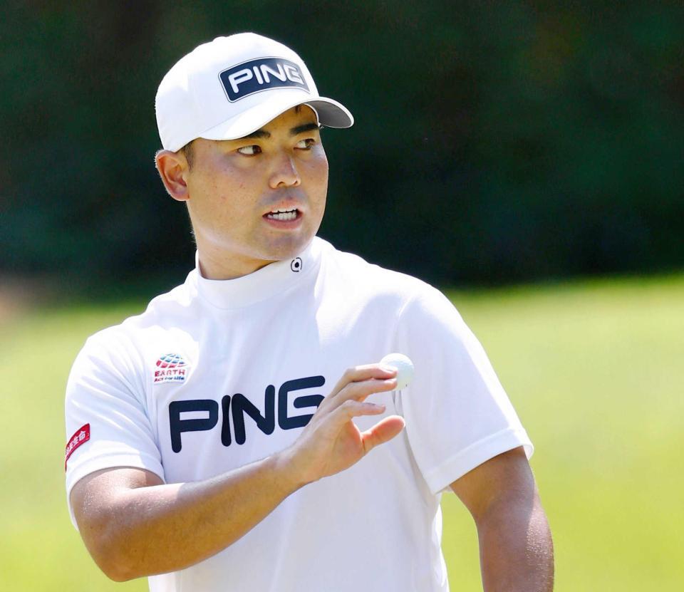 　２番でバーディーを奪い声援に応える蟬川泰果