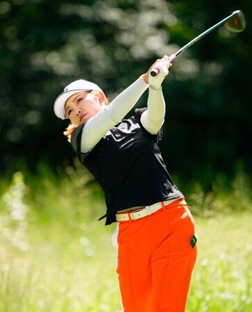 古江彩佳　日本勢最上位６位に浮上　竹田、山下と同組も「自分のプレーに集中」　残り１８ホールへ「攻めるプレーを忘れずに」