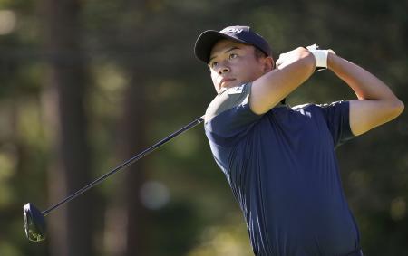 　第２日、通算８アンダーで首位の岡田晃平＝富士桜ＣＣ