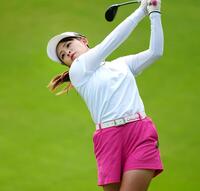 　１８番で第２打を放つ政田夢乃