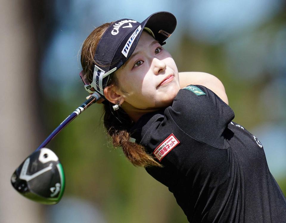 　６番でティーショットを放つ吉田鈴（撮影・武藤健一）