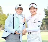 　３月のＶポイント×ＳＭＢＣで優勝した姉の吉田優利（左）と吉田鈴