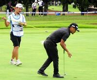 　最終９番でバーディーを奪う小平智