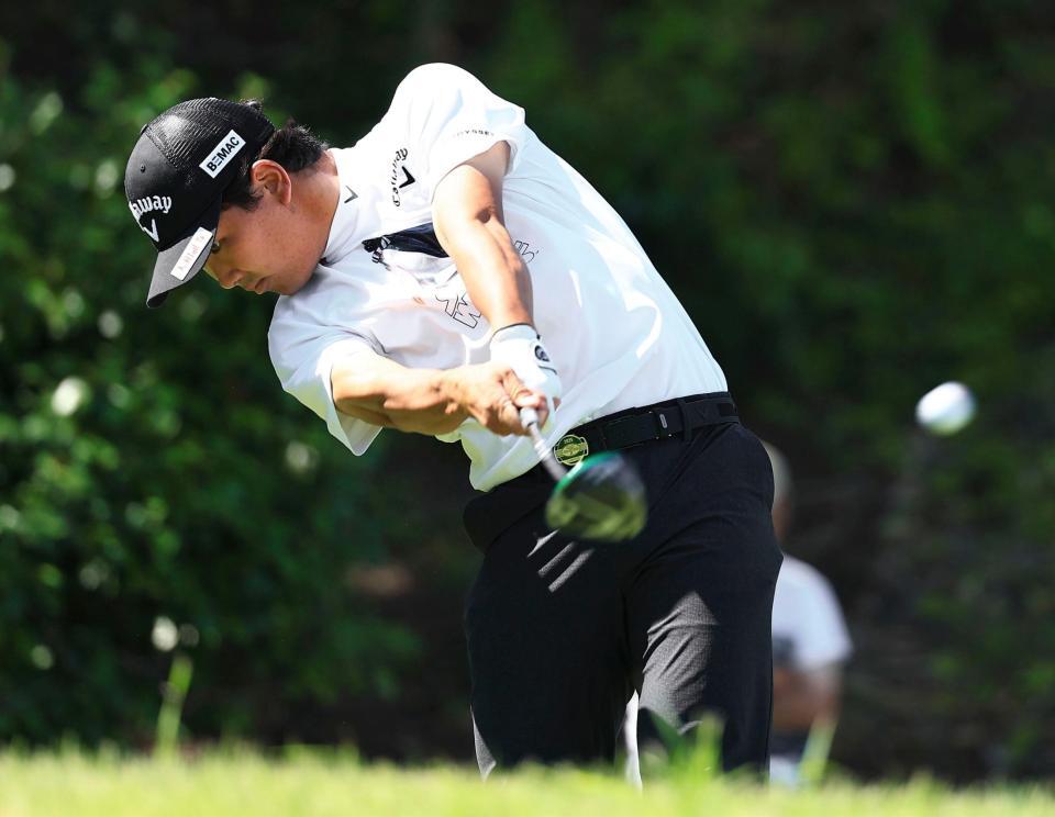 　通算１４アンダーで４位の河本力