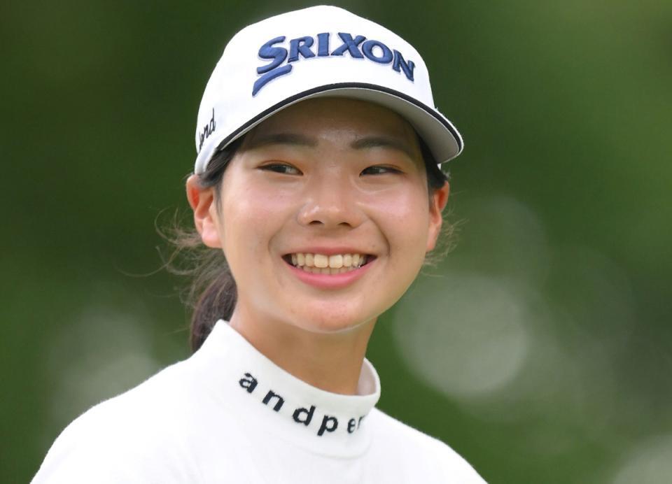 笑顔満開→感涙！2年目20歳の菅楓華が大混戦制しツアー初優勝 2週
