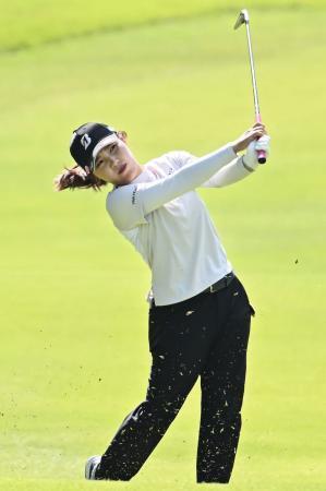 　練習ラウンドで調整する古江彩佳＝チェリーヒルズＧＣ