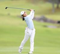 　１８番、２打目を放つ広吉優梨菜（撮影・中田匡峻）