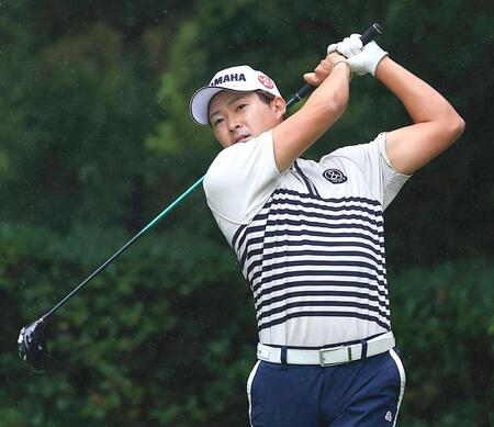 　通算１０アンダーで首位の今平周吾