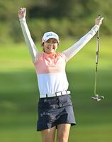 　優勝を決め、喜びを爆発させる堀琴音（撮影・西田忠信）