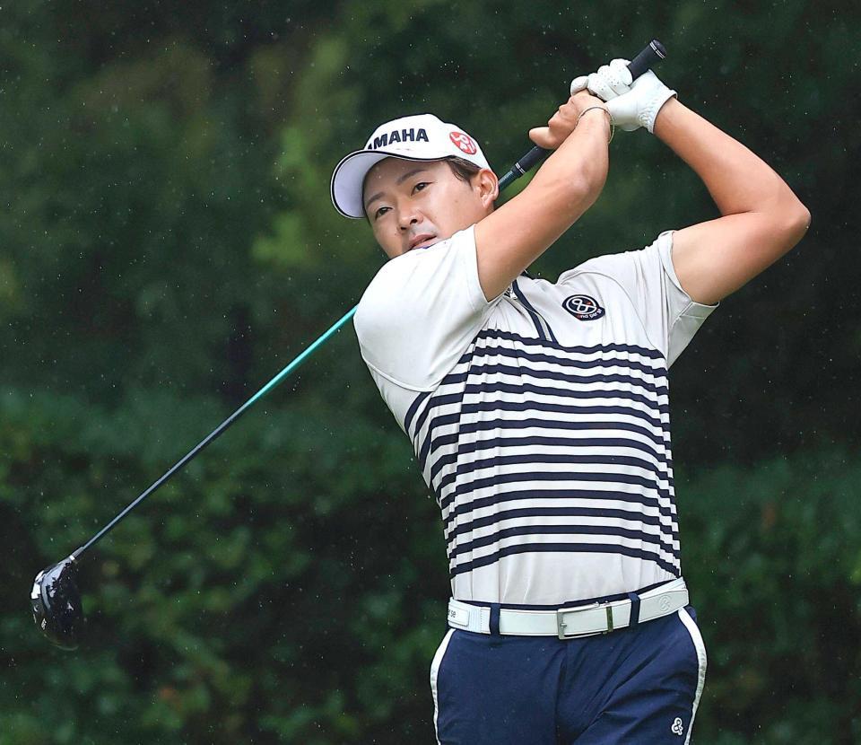 　通算１０アンダーで首位の今平周吾