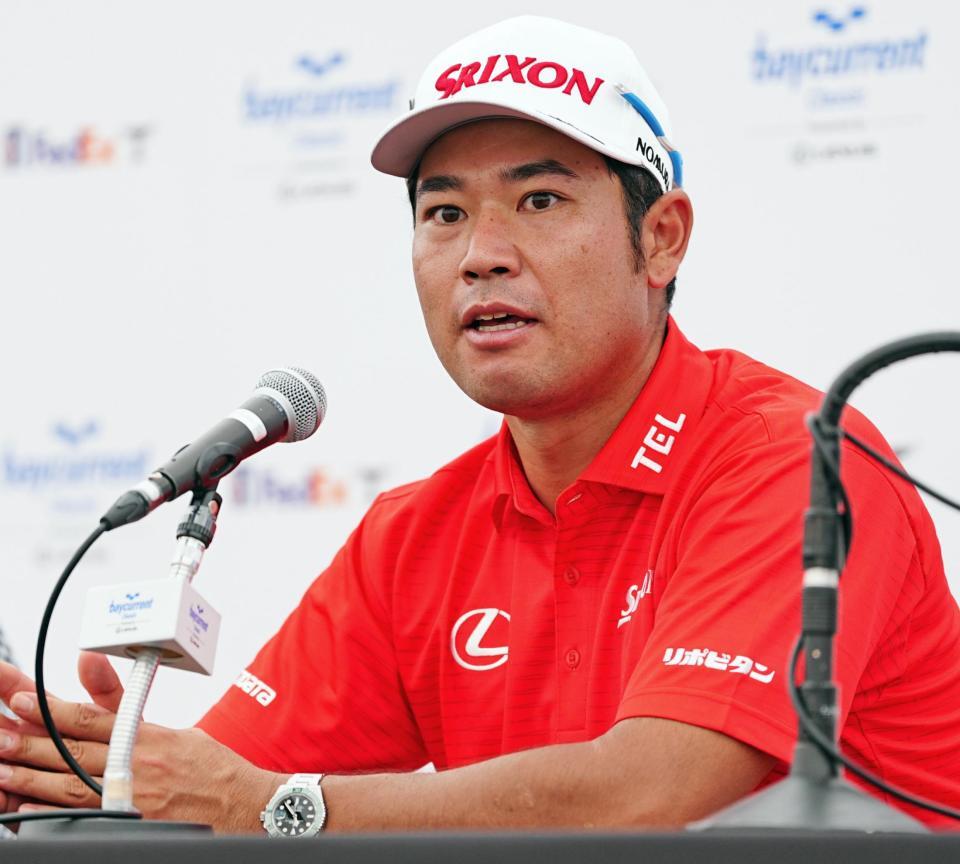 　練習ラウンドを終え、報道陣の質問に答える松山英樹