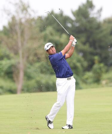 　９番、第２打を放つ松山英樹（撮影・佐々木彰尚）