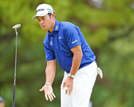 　第１日、１７番でバーディーパットをわずかに外し、パターを空中で１回転させる松山英樹