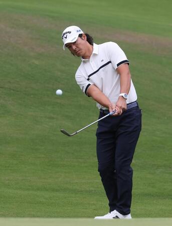 　１０番、第３打を放つ石川遼（撮影・佐々木彰尚）