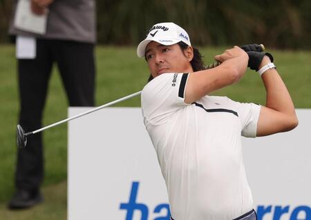 　１１番、ティーショットを放つ石川遼（撮影・佐々木彰尚）