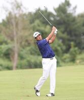 　９番、第２打を放つ松山英樹（撮影・佐々木彰尚）