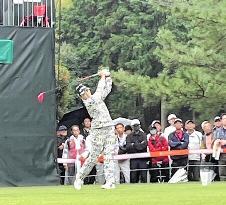 岩井千怜が耐え抜いて首位と１打差で最終日へ　優勝副賞のプレリュード「かっこよくて、欲しいな、と」