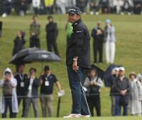 　２番、バーディーパットを外して厳しい表情の松山英樹（撮影・佐々木彰尚）
