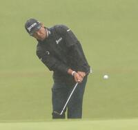 　１８番、第３打を放つ松山英樹（撮影・佐々木彰尚）