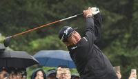 　２番、ティーショットを放つ松山英樹（撮影・佐々木彰尚）
