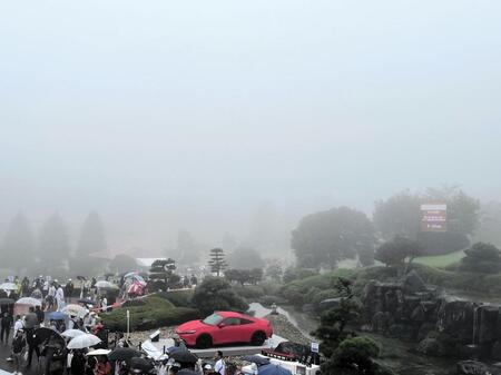 　濃霧に包まれた東名ＣＣ（撮影・西下純）