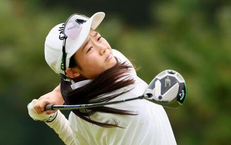 　１番でティーショットを放つ赤穂未来