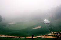 　最終日　濃霧の影響でスタート時間が遅れるスタンレーレディスホンダゴルフトーナメント