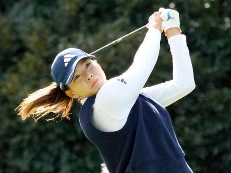渋野日向子、６６で首位に立つ　女子ゴルフ第１日