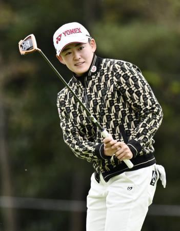 　調整する岩井明愛＝マスターズＧＣ