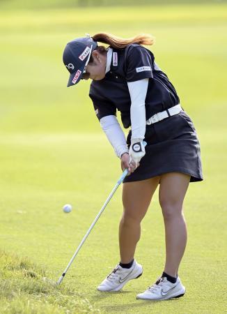 佐久間朱莉が６６、単独首位に　延田女子ゴルフ第２日