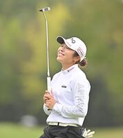 　９番、バーディーパットを外し悔しがる佐久間朱莉（撮影・西田忠信）