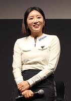 　笑顔を見せるイ・ボミ（撮影・佐々木彰尚）