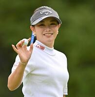 　笑顔を見せる河本結＝２５日