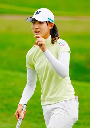 　１１番でバーディーパットを決めた馬場咲希。４アンダーで２１位（共同）