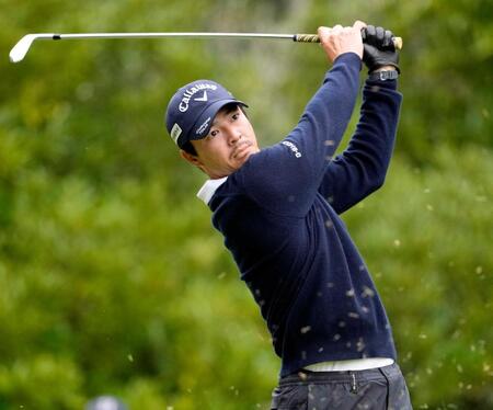 　通算８アンダーで２位の石川遼