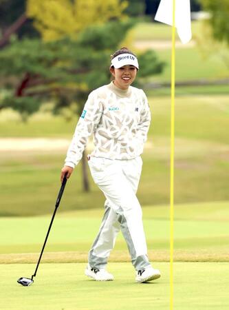 　プロアマ戦に出場し笑顔を見せる山下美夢有（撮影・山口登）