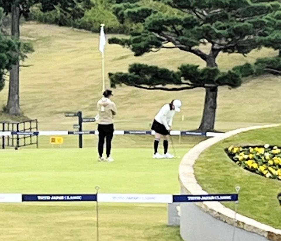 　入念に調整する渋野（撮影・西下純）