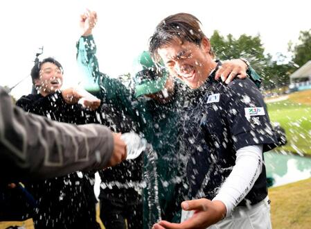 金子駆大 5月のツアー初優勝に続く2勝目 賞金トップ浮上!獲得賞金ただ一人1億円超え「全力で賞金王を狙っていく」