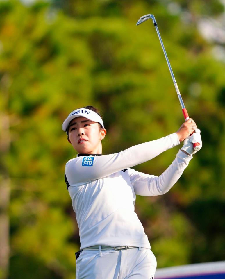 　通算５オーバーで68位の山下美夢有。米女子ゴルフツアーで今季の新人賞獲得が確定した（共同）