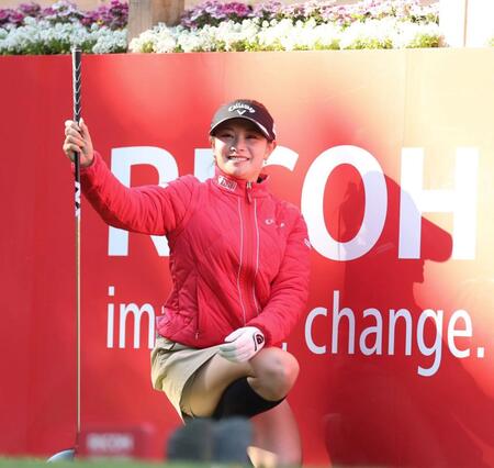 　笑顔を見せる河本結（撮影・中田匡峻）