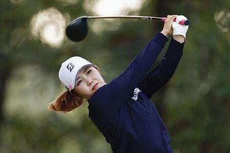 　第１日、４アンダーで３位の古江彩佳