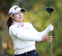 　２番、ティーショットを放ち、打球を見つめる勝みなみ（撮影・中田匡峻）