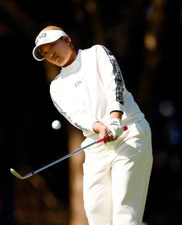 女子ゴルフ、金沢と鈴木が首位 ツアー選手権最終戦第3日