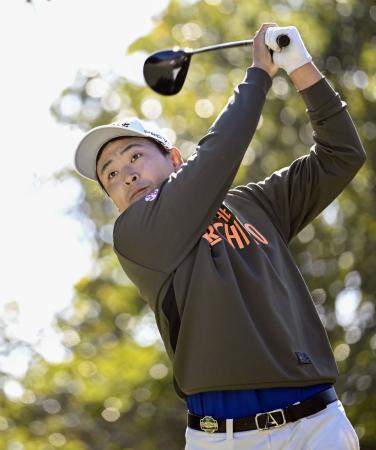 鈴木が首位、蝉川は2打差の3位 カシオ男子ゴルフ第3日